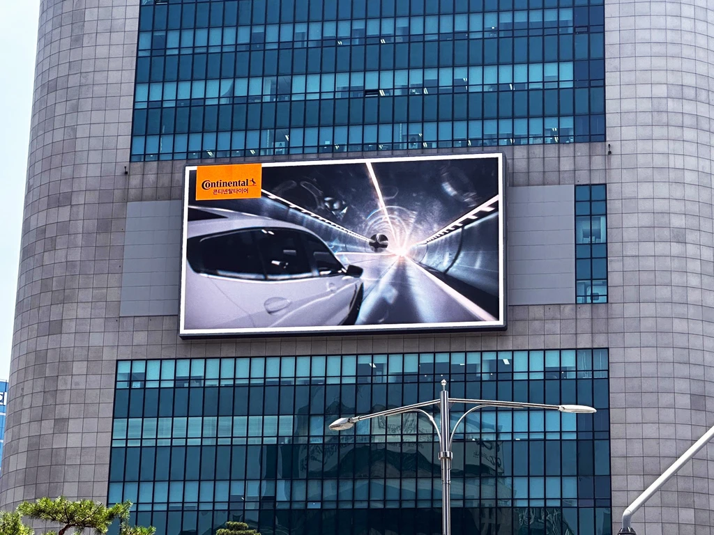 콘티넨탈타이어 명동 옥외광고